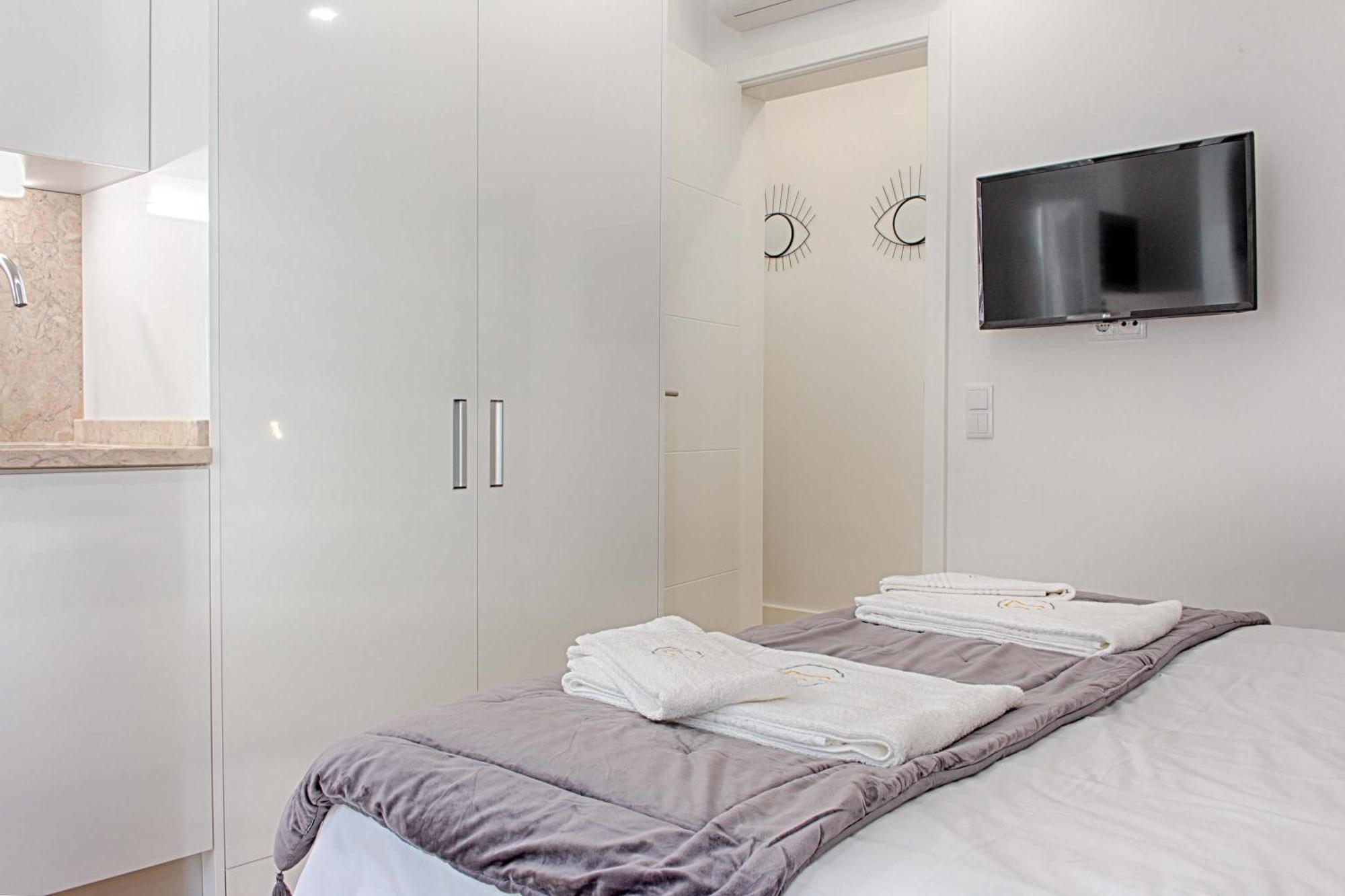 Guesthouse By Trip2Portugal ลิสบอน ภายนอก รูปภาพ